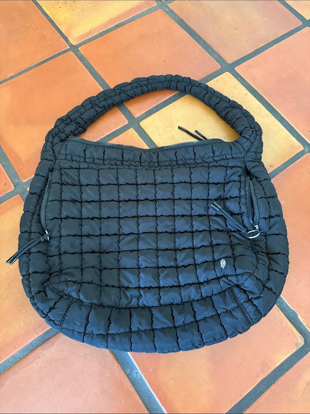 Free people movement - Quilted Carryall Shoulder Bag in Black